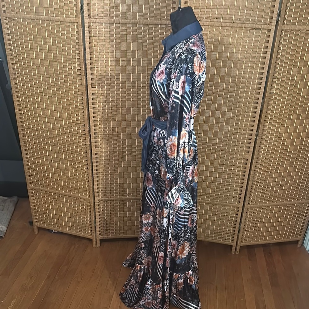Floral Navy Maxi Dress - Picture 8 of 16